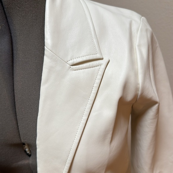 White pleather Blazer size small - Picture 2 of 5